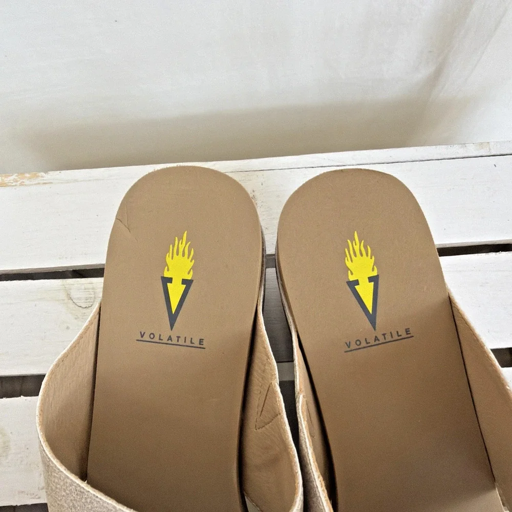 New No Box Volatile Firefly Ivory Metallic Cross Strap Sandals #1070 Womens 10